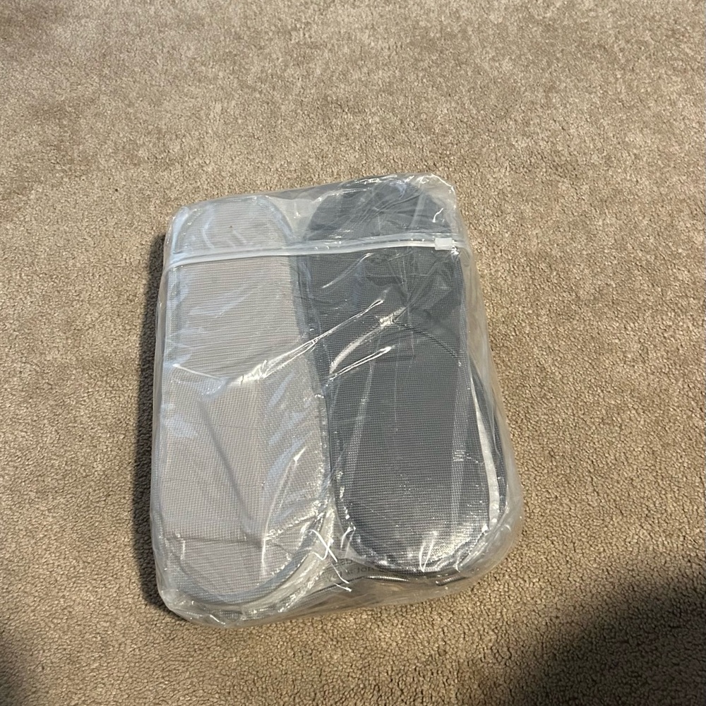 Brand NEW 6 Pairs Disposable Slippers